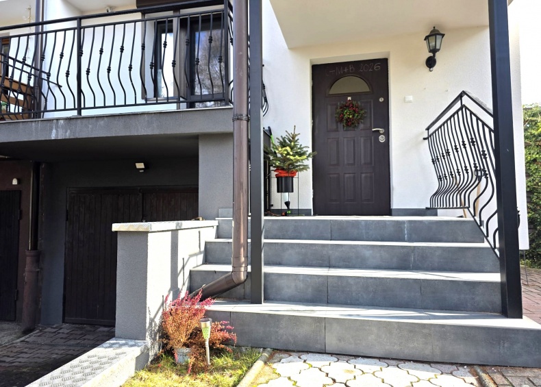 Dom narożny z ogrodem i garażem